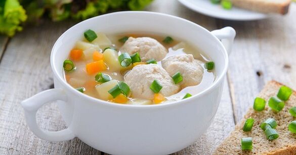 एक प्रोटीन आहार के लिए चिकन मीटबॉल सूप