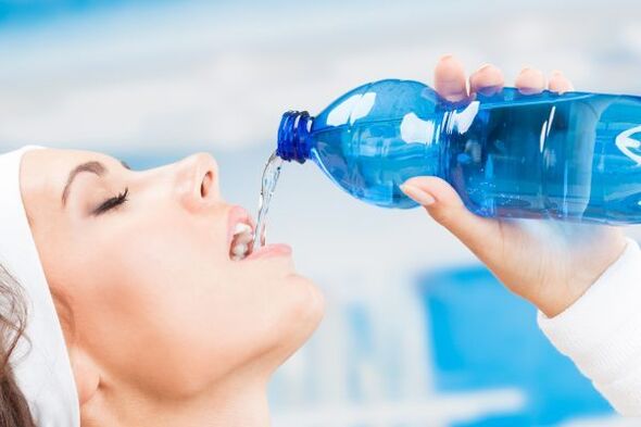 खूब पानी पीने से आप एक हफ्ते में 5 किलो अतिरिक्त वजन से छुटकारा पा सकते हैं